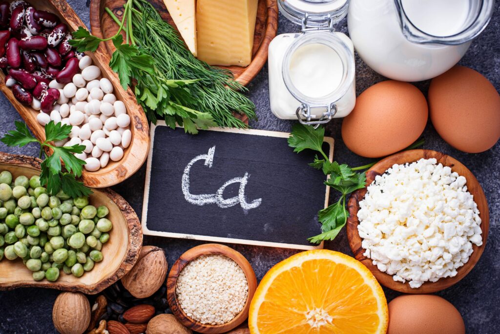 Osteoporoza kerkon nje diete te pasur me kalcium dhe vitamine D.
