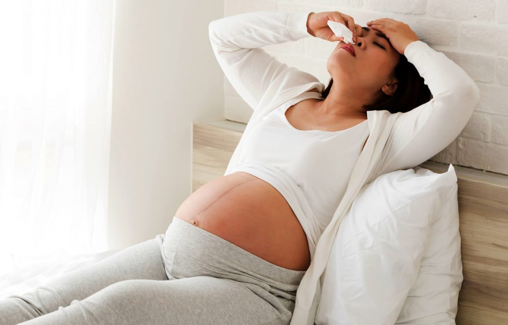 Spraj per clirimin e hundeve ndihmon nenat qe vuajne nga alergjia ne shtatzani.