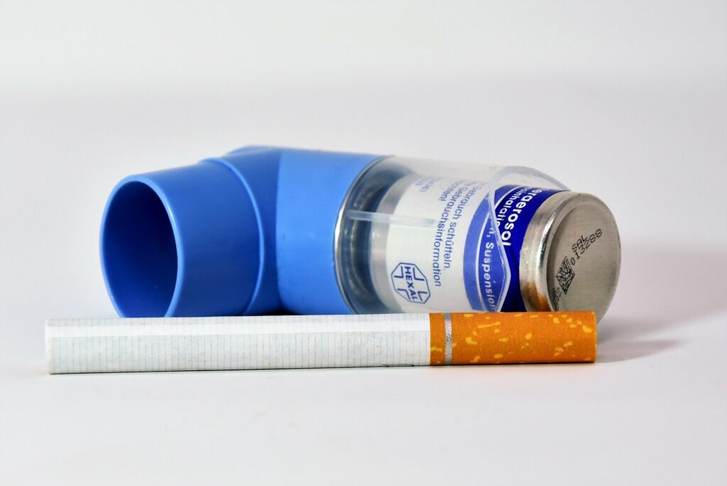 Shmangia e cigares si nga prinderit gjate shtatzanise , si nga te rriturit eleminon rriskun e shfaqjes se astmes.