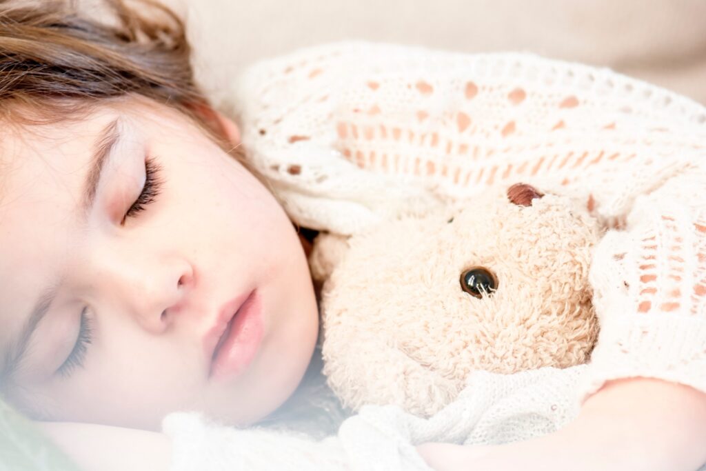  Në vitet parashkollore, shumë fëmijë fillojnë të heqin plotësisht gjumin e tyre. 