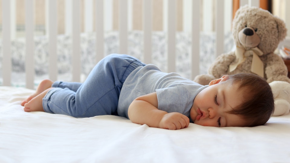  Ndonjëherë mund të jetë e vështirë të dihet kur një fëmijë është thjesht i shqetësuar ose po vuan nga çrregullimet e gjumit. 